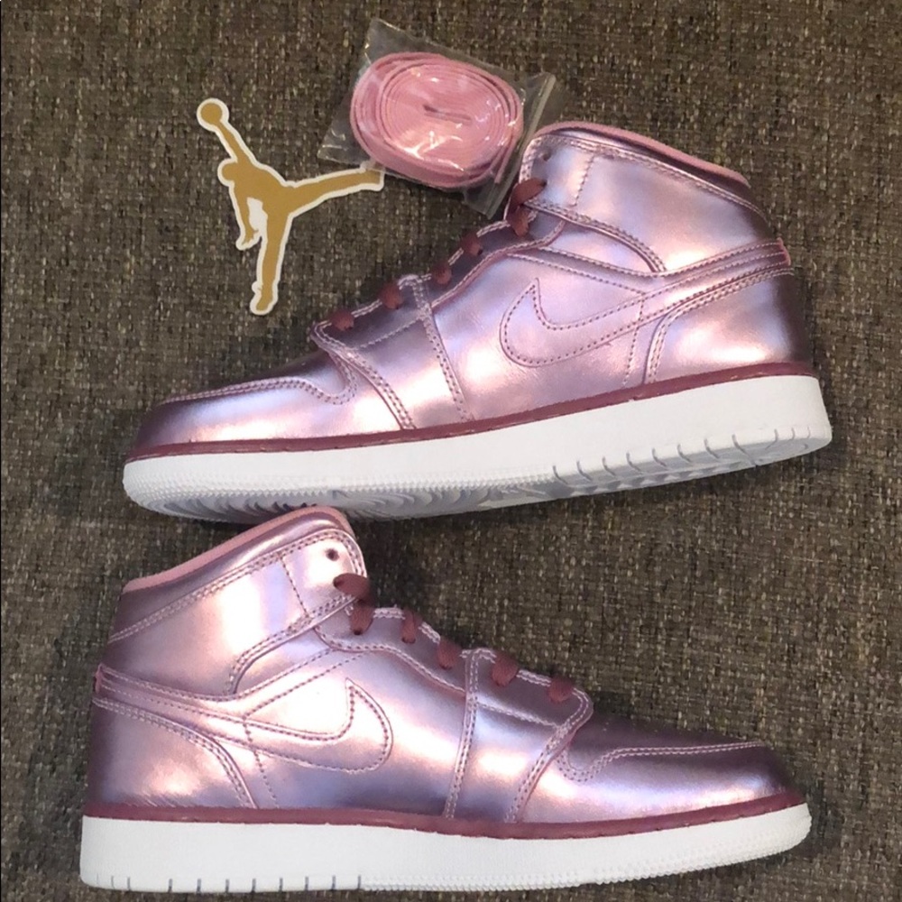 Jordan 1 mid SE